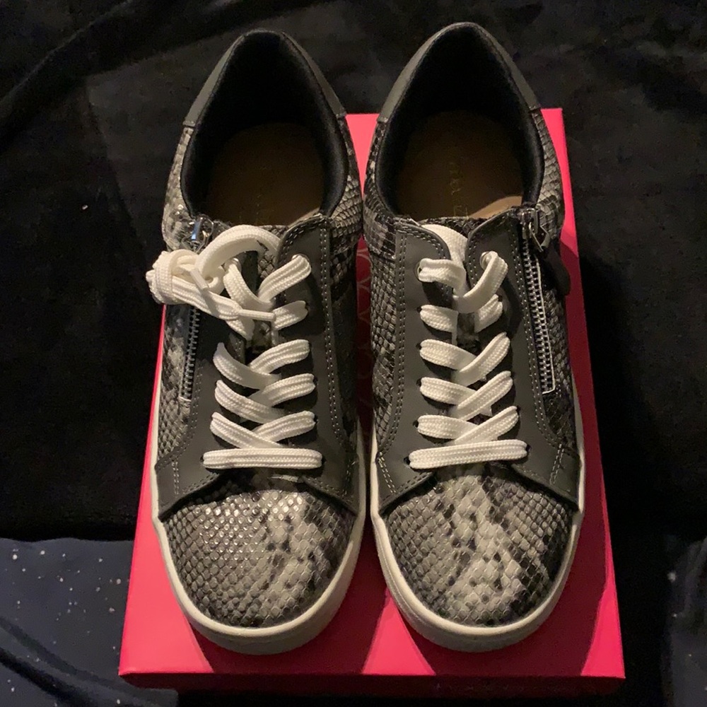 Shoe dazzle sneakers, Ellen, Snake Multi size 9